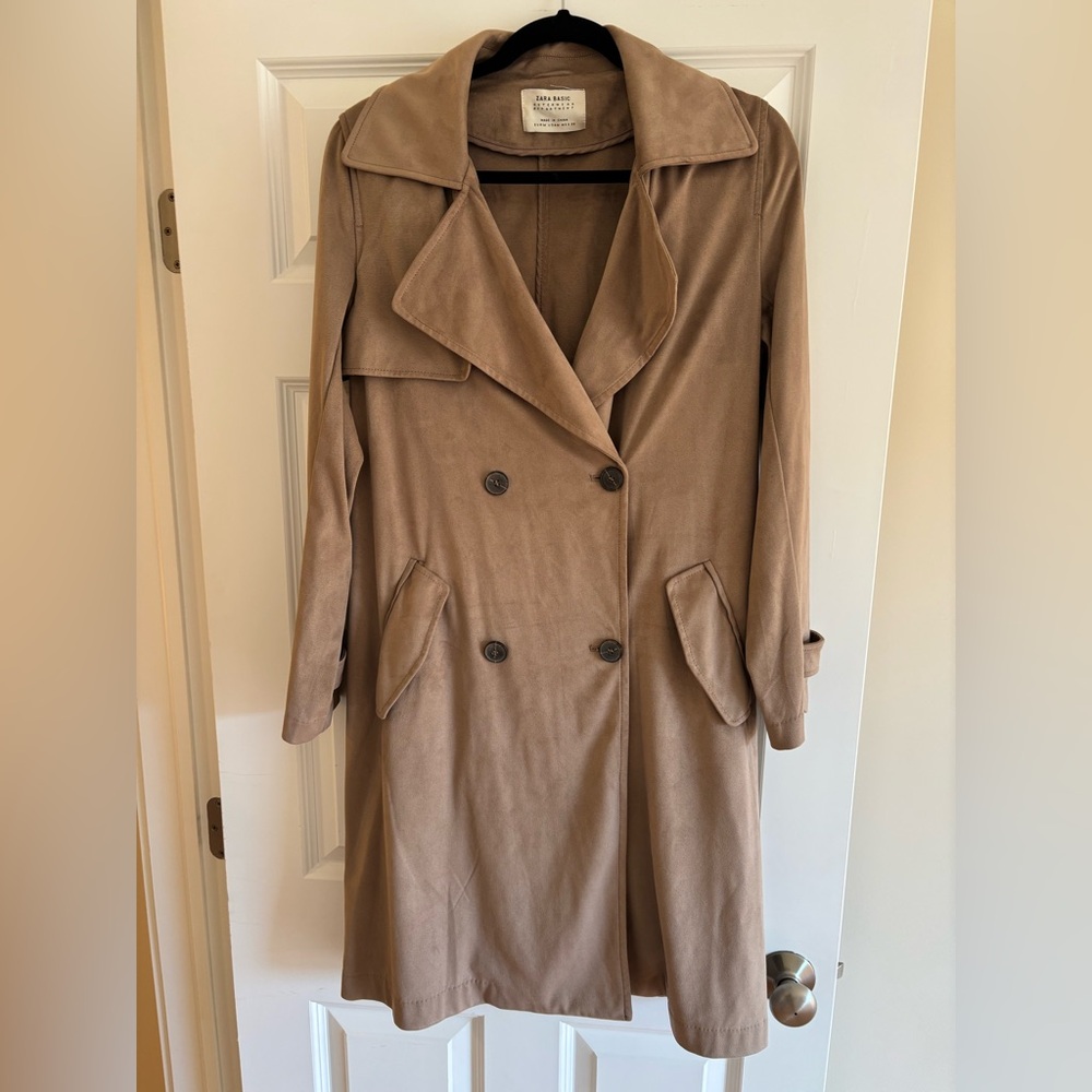 ZARA BASIC. Beige double breasted trench. 
Size large.